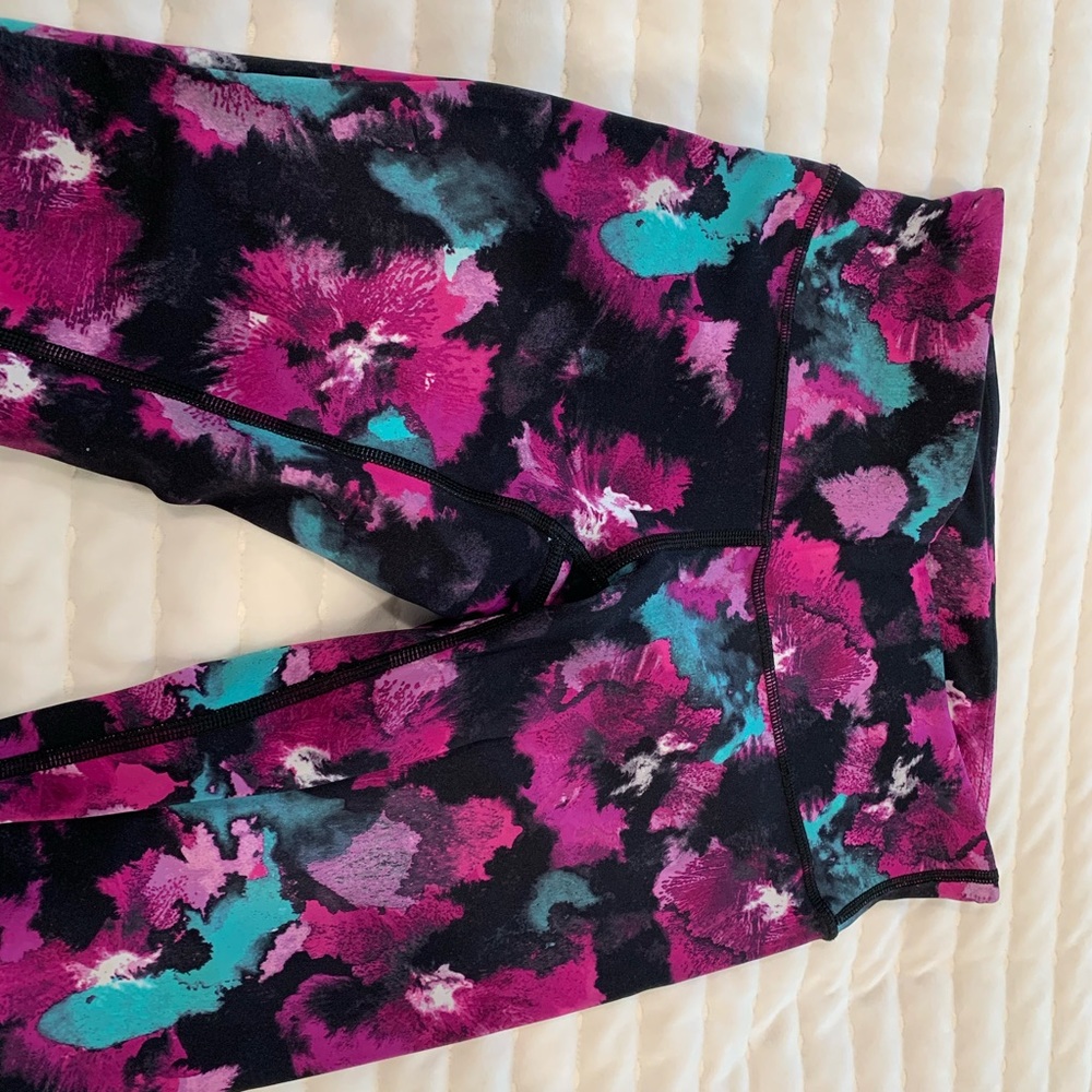 Lululemon cropped yoga pants size 4